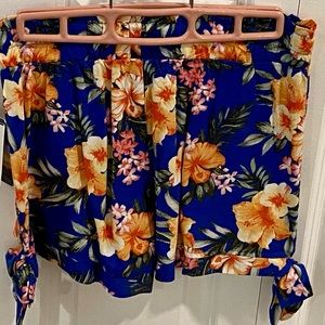 Cute Tropical Print Shorts With Side Ties